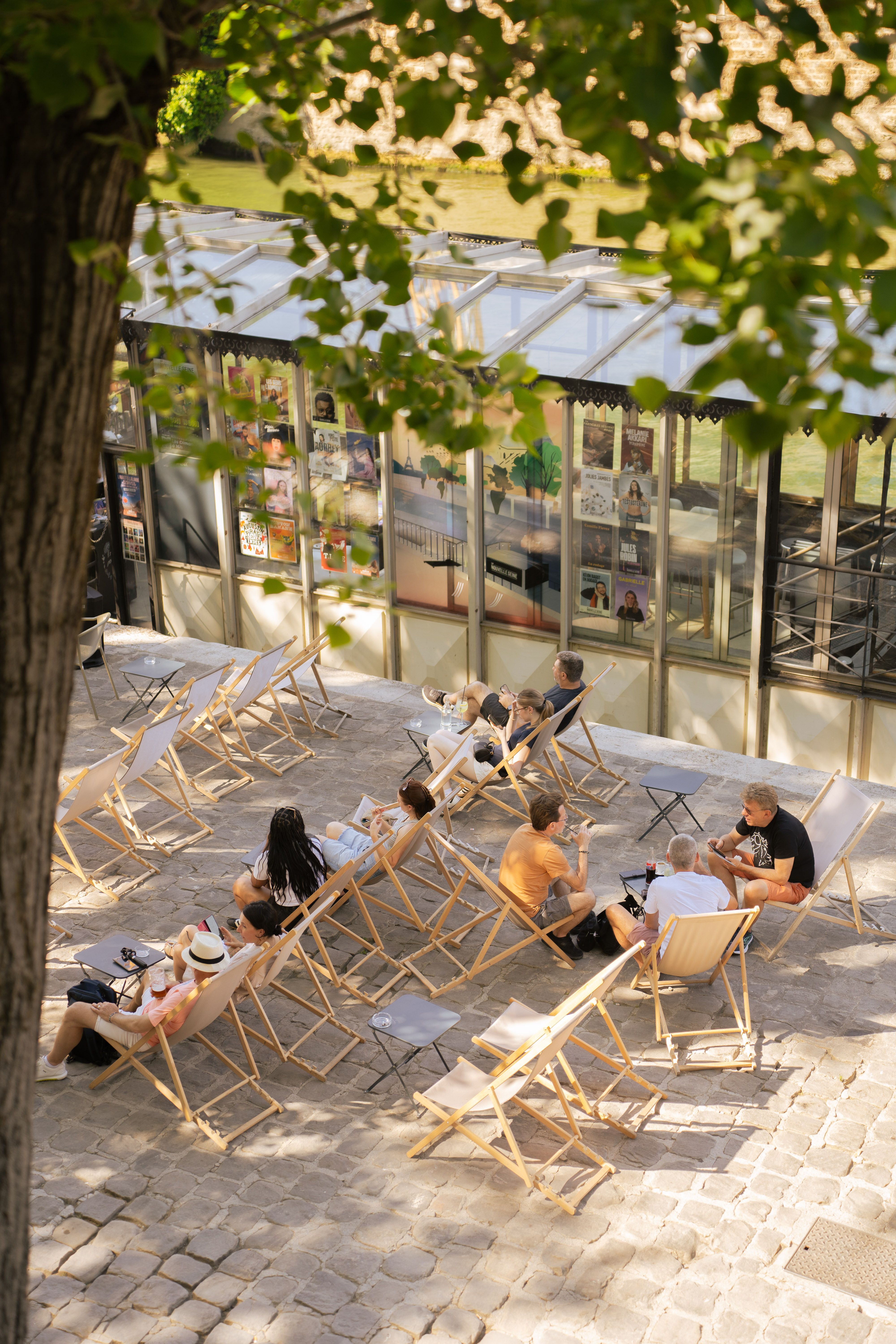 Terrasse culturelle du Port de Montebello au bord de la Seine