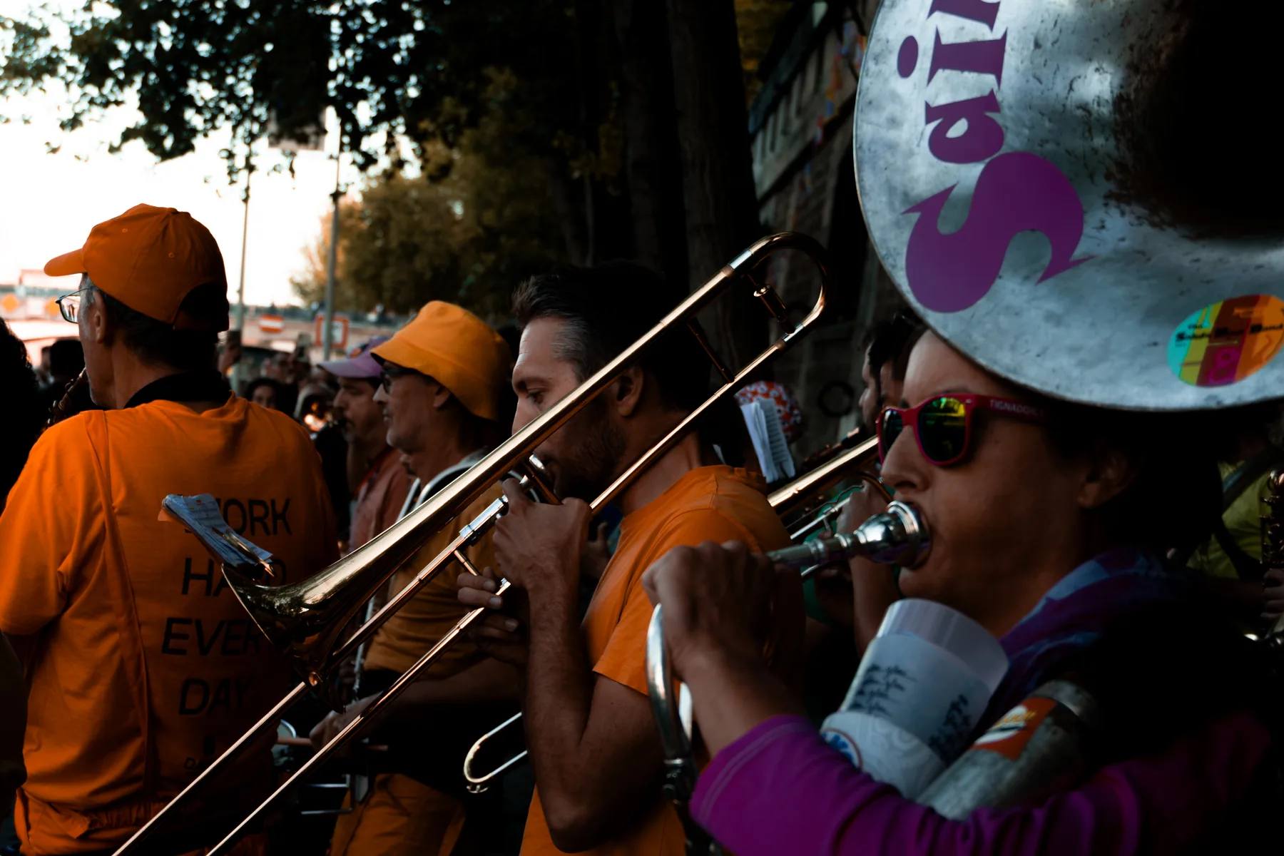 La fanfare du Saints-Pères Band pendant son concert